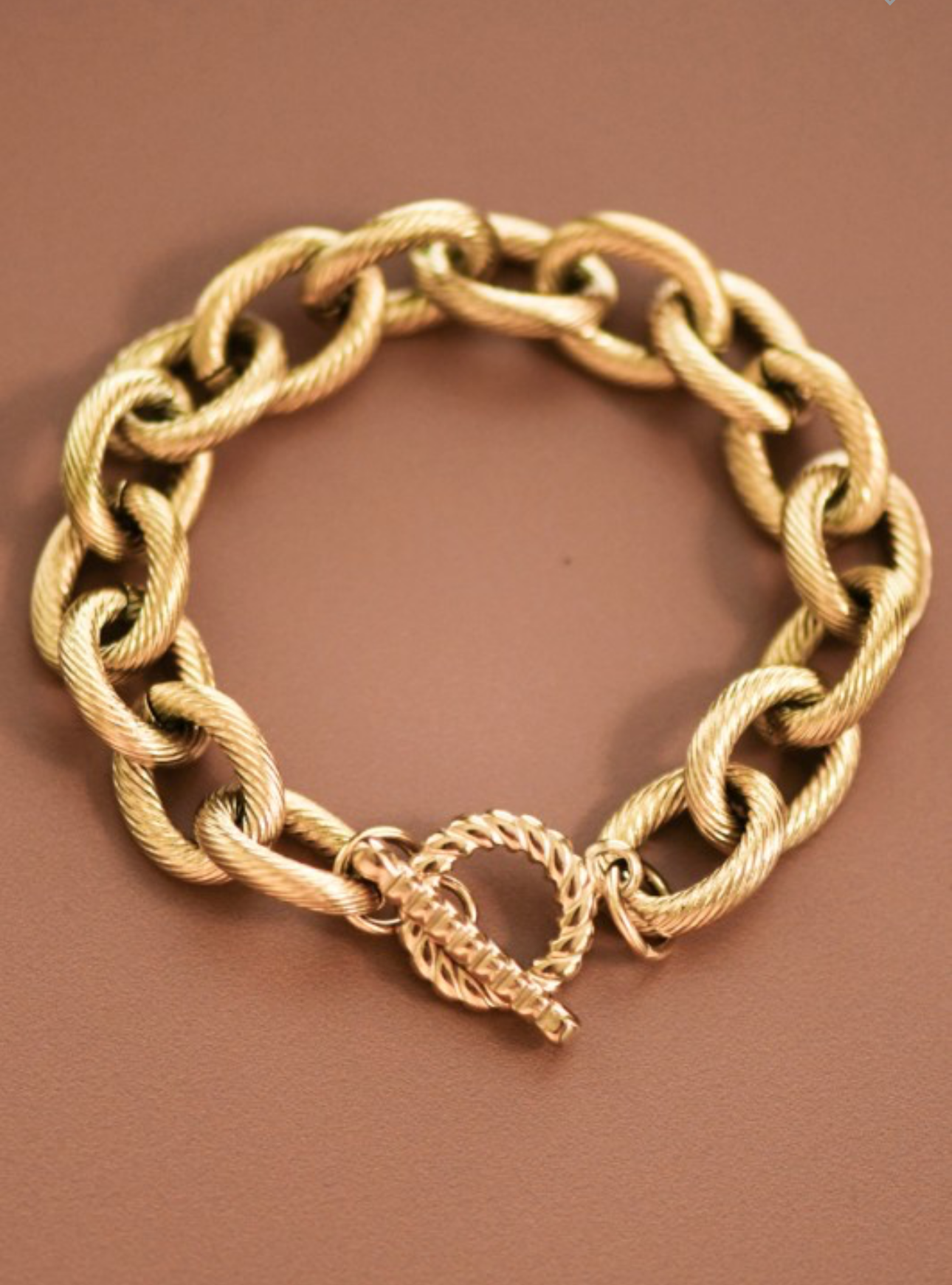 TEXTURED TOGGLE BRACELET