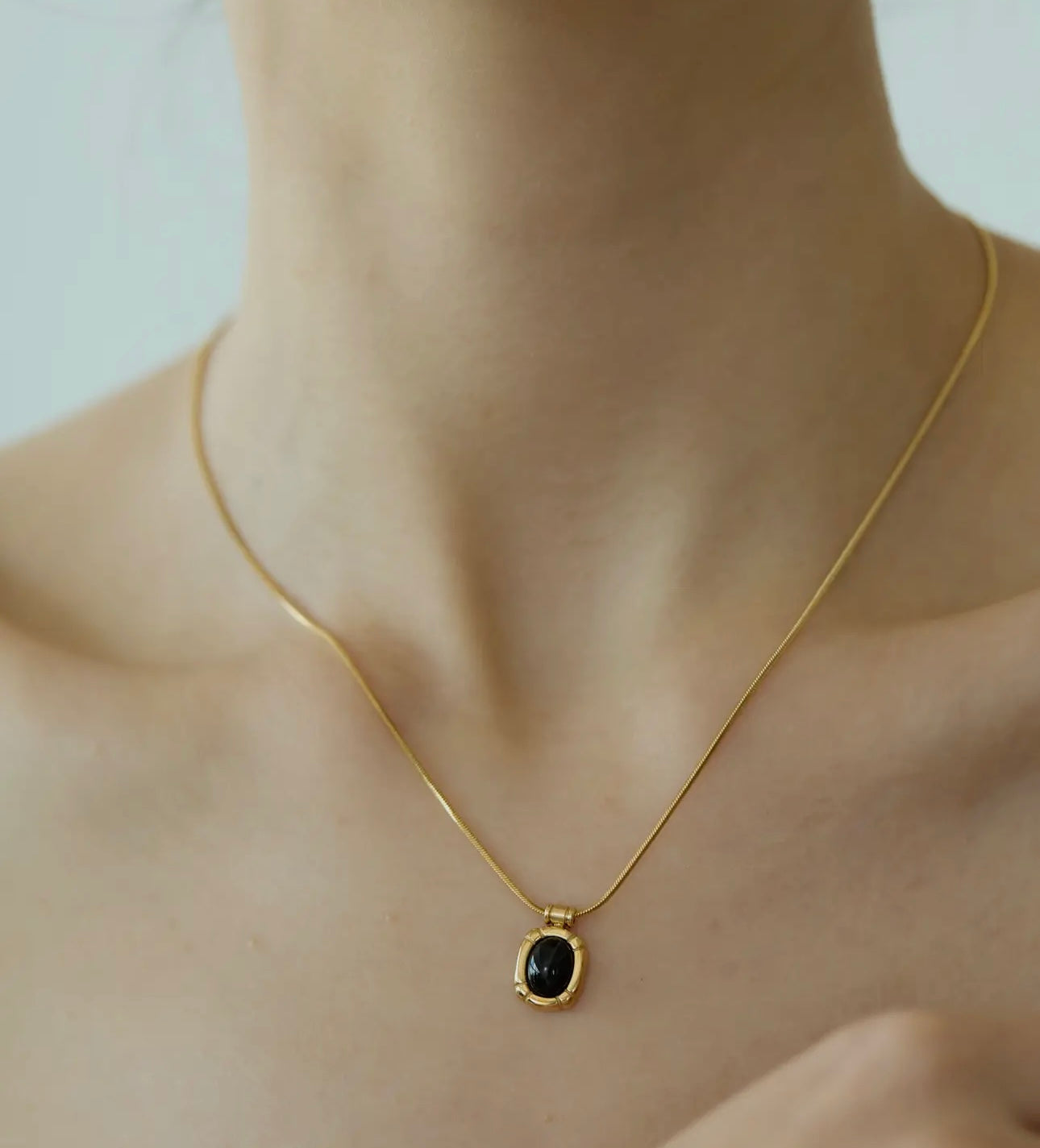 ONYX PENDANT NECKLACE