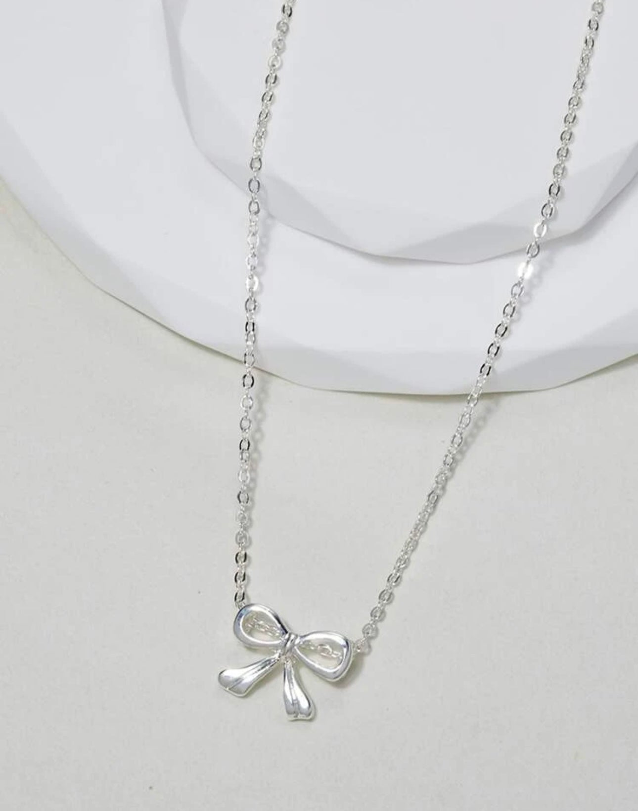 BOW CHARM NECKLACE
