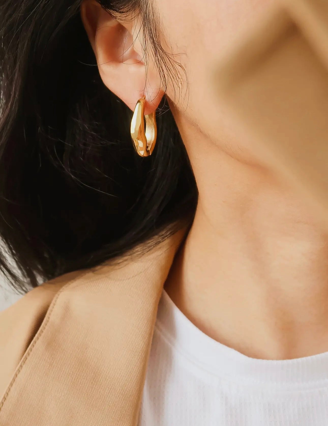 WR DARCY HOOP EARRINGS