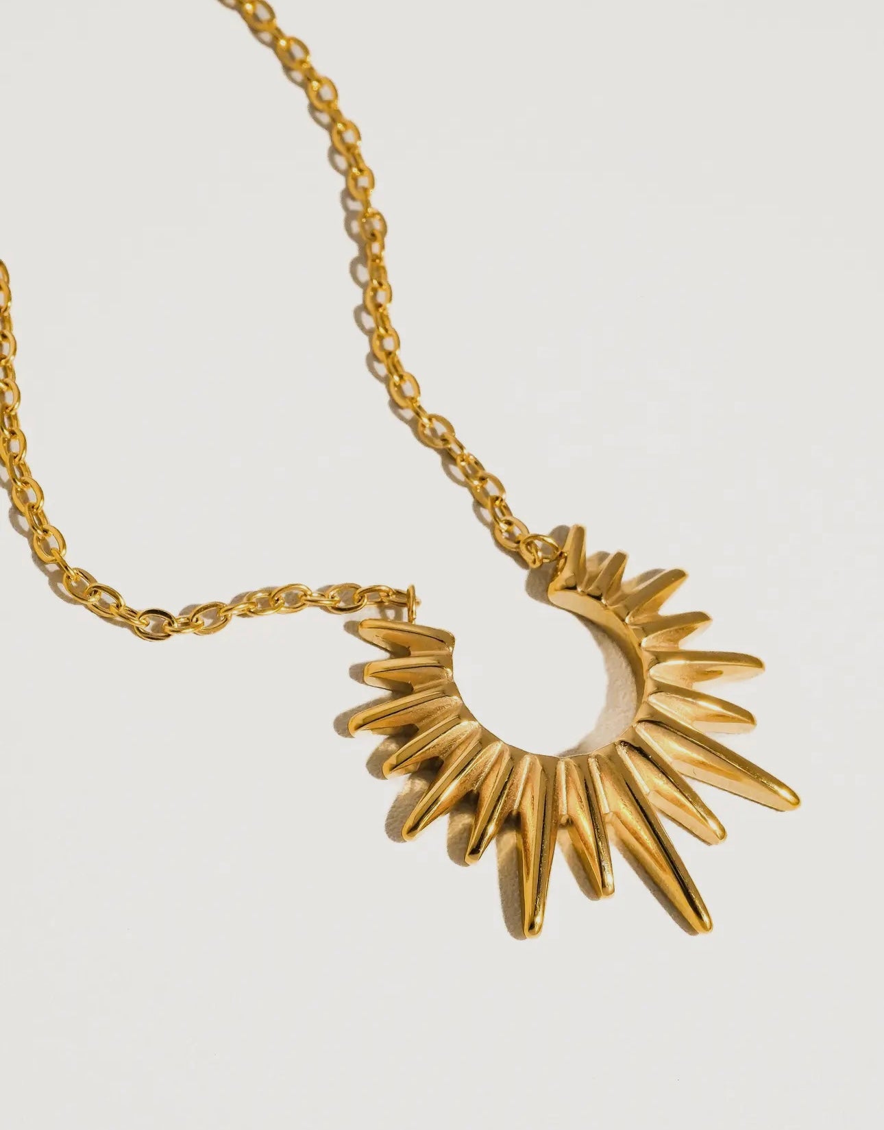 WR MUSE SUN NECKLACE