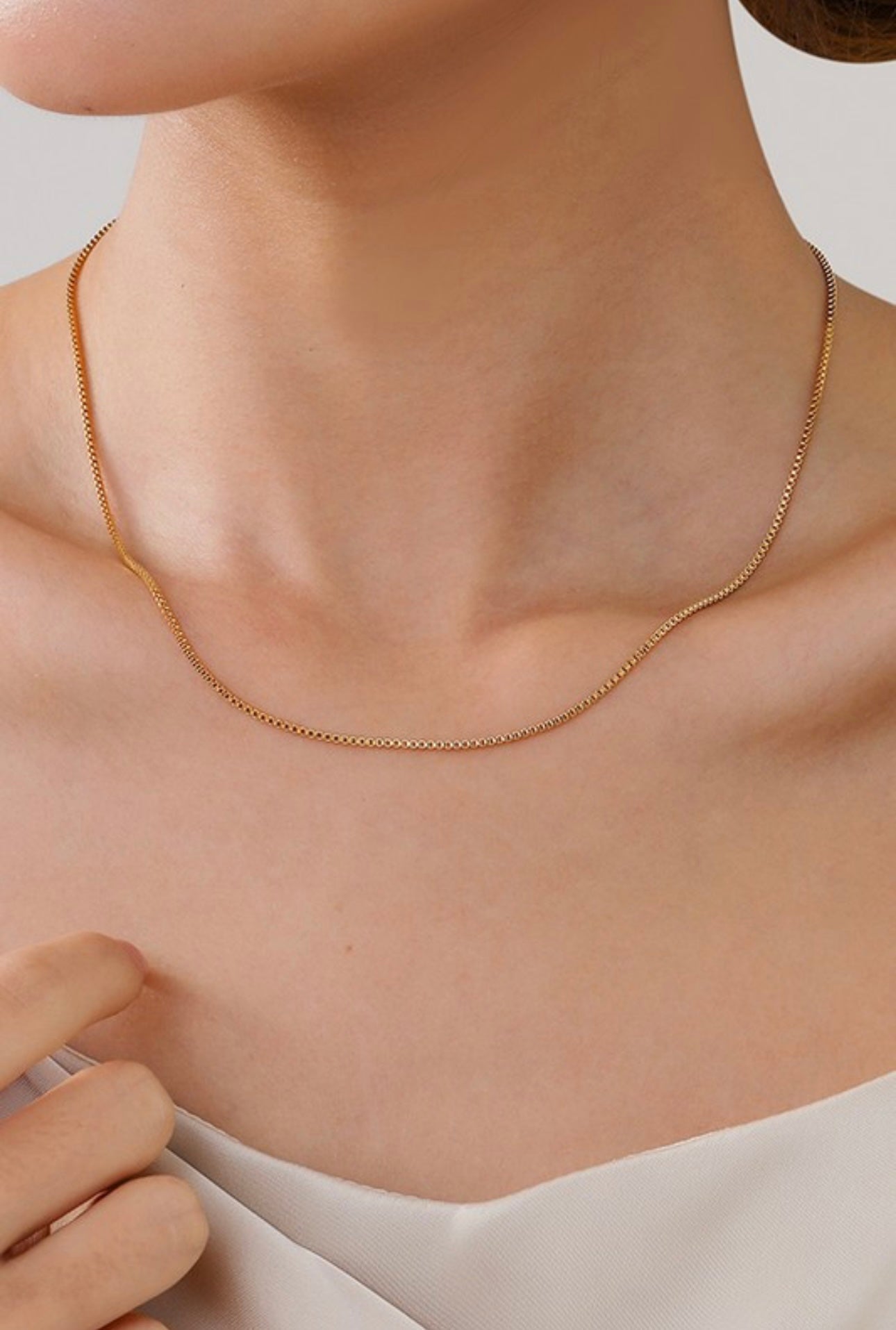 THIN GOLD NECKLACE