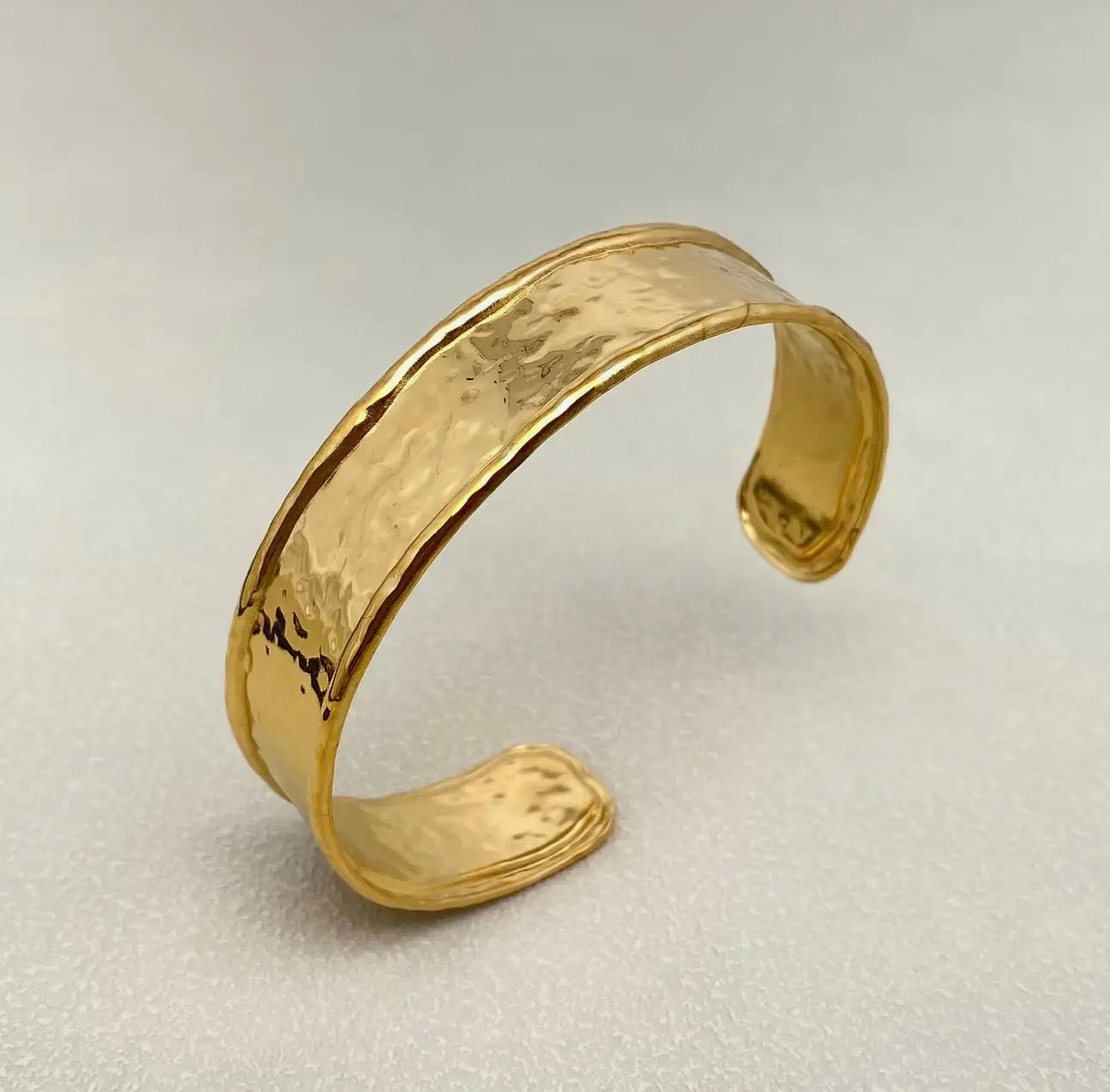 HAMMERED CUFF BRACELET