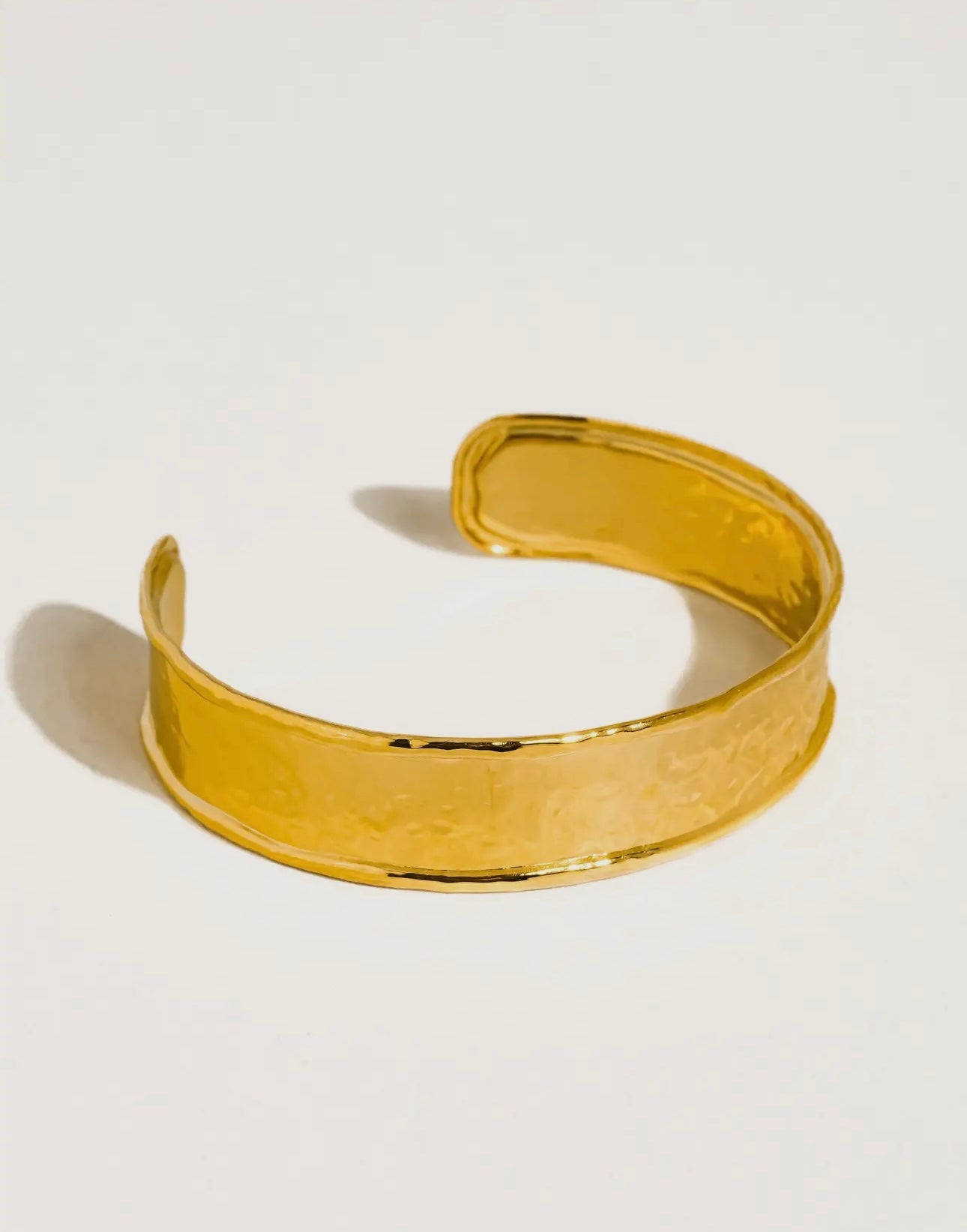 ZAVRA CUFF BRACELET
