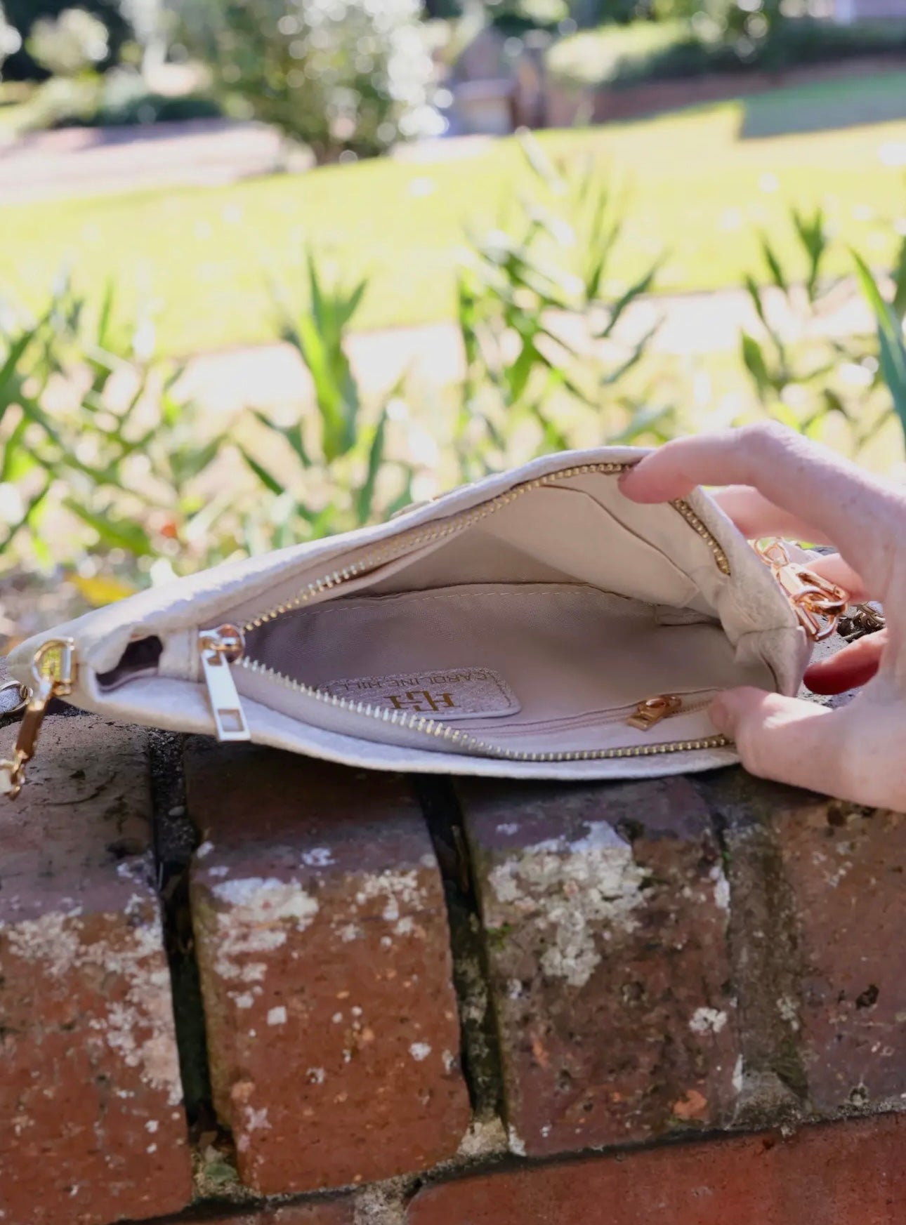 LIVI CROSSBODY BAG