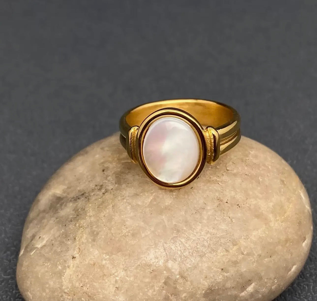 OVAL SHELL RING