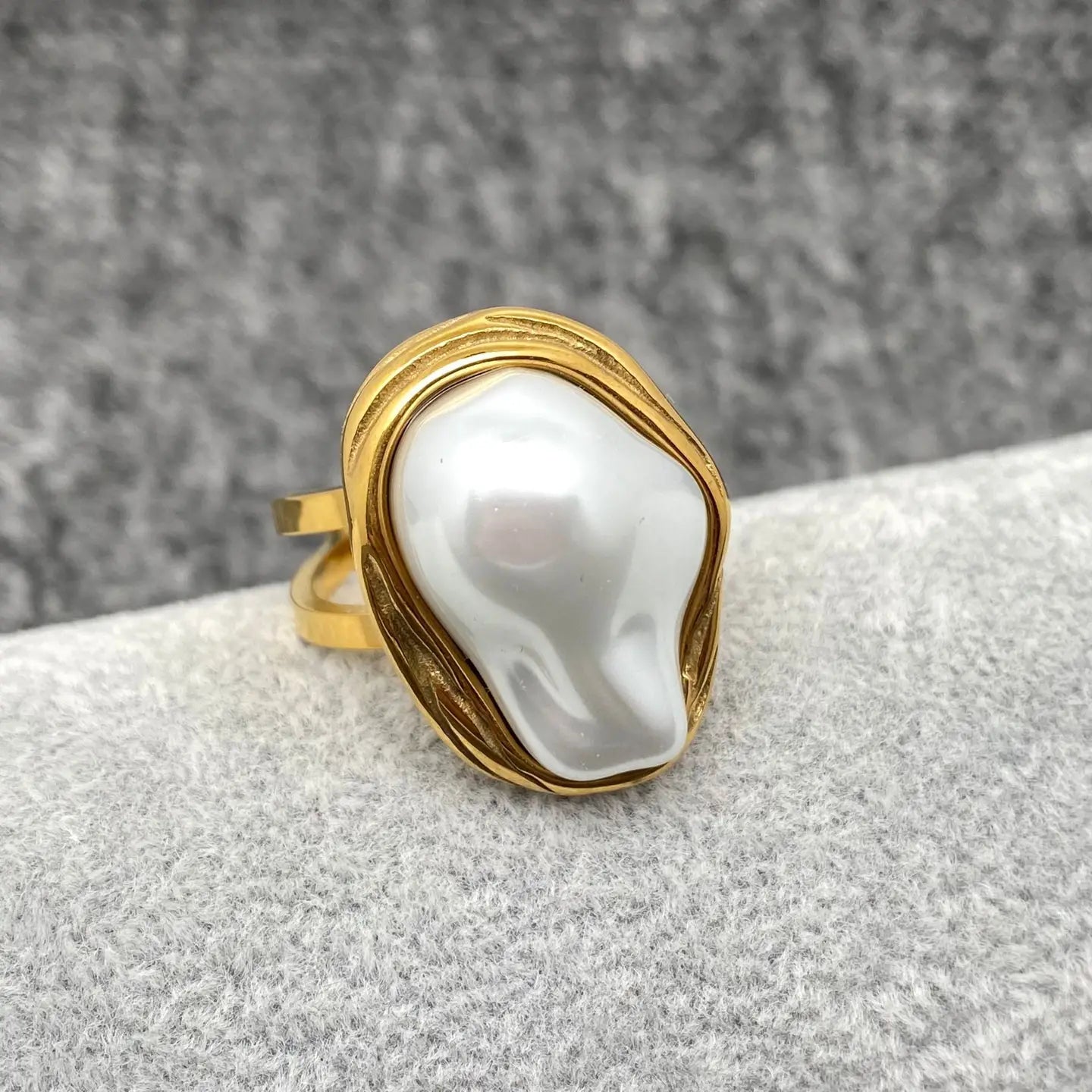BAROQUE PEARL RING