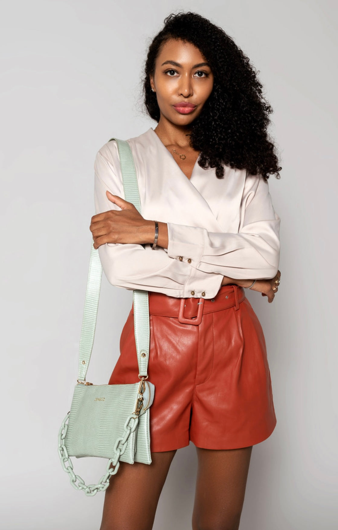 IZZY CROSSBODY M2056