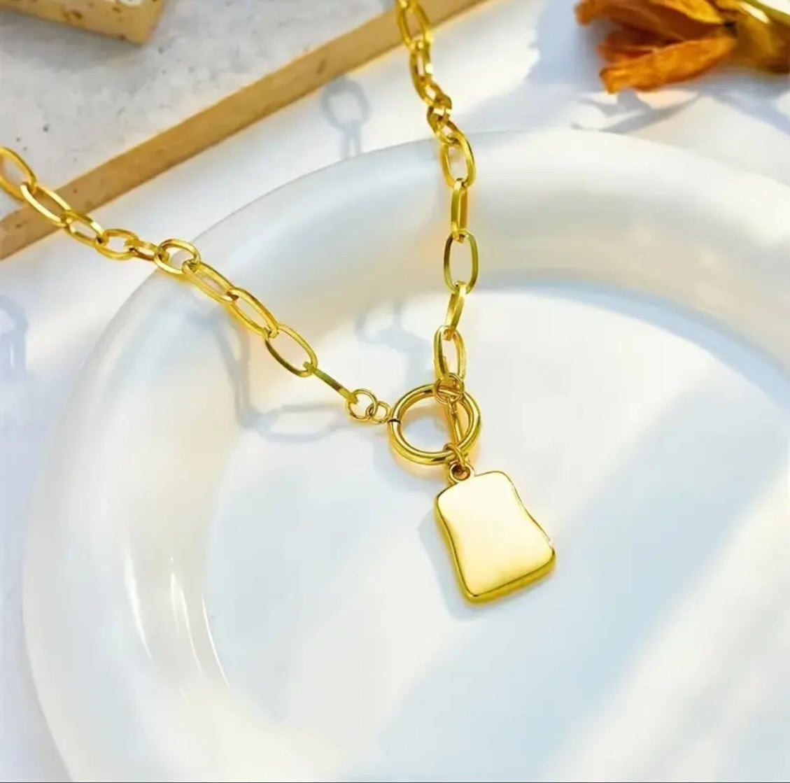 AURORA PENDANT NECKLACE
