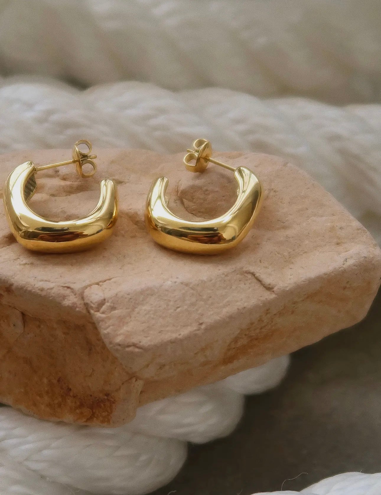 DEMI HOOP EARRING