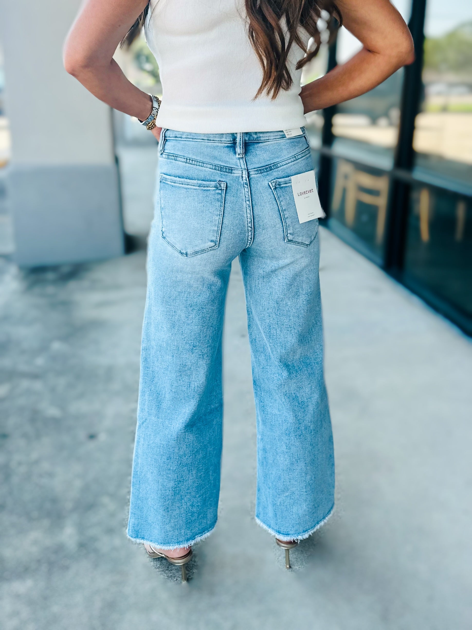 RESILIENT HIGH-RISE JEANS