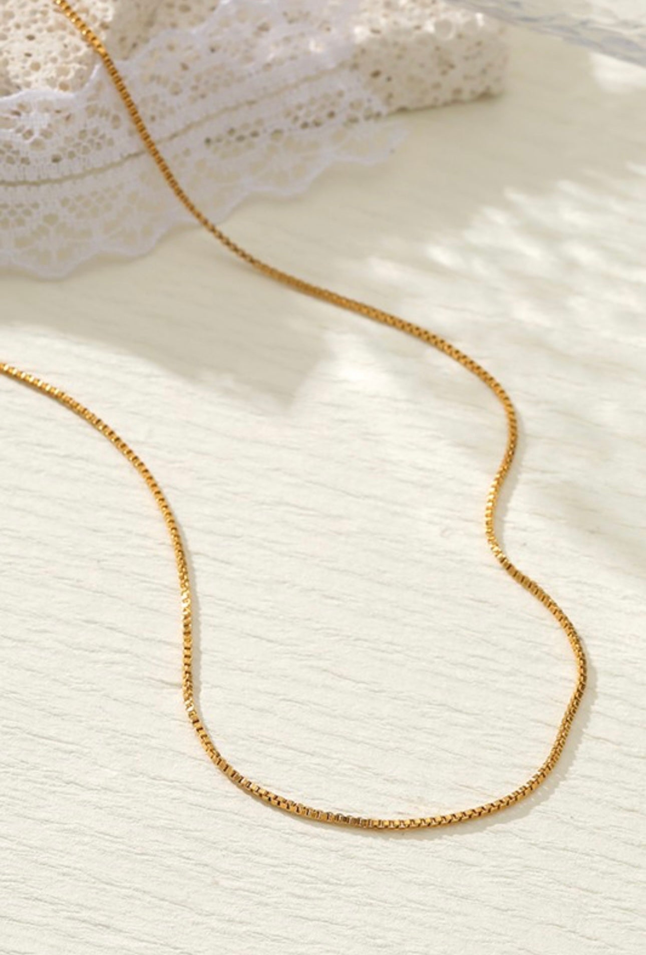 THIN GOLD NECKLACE