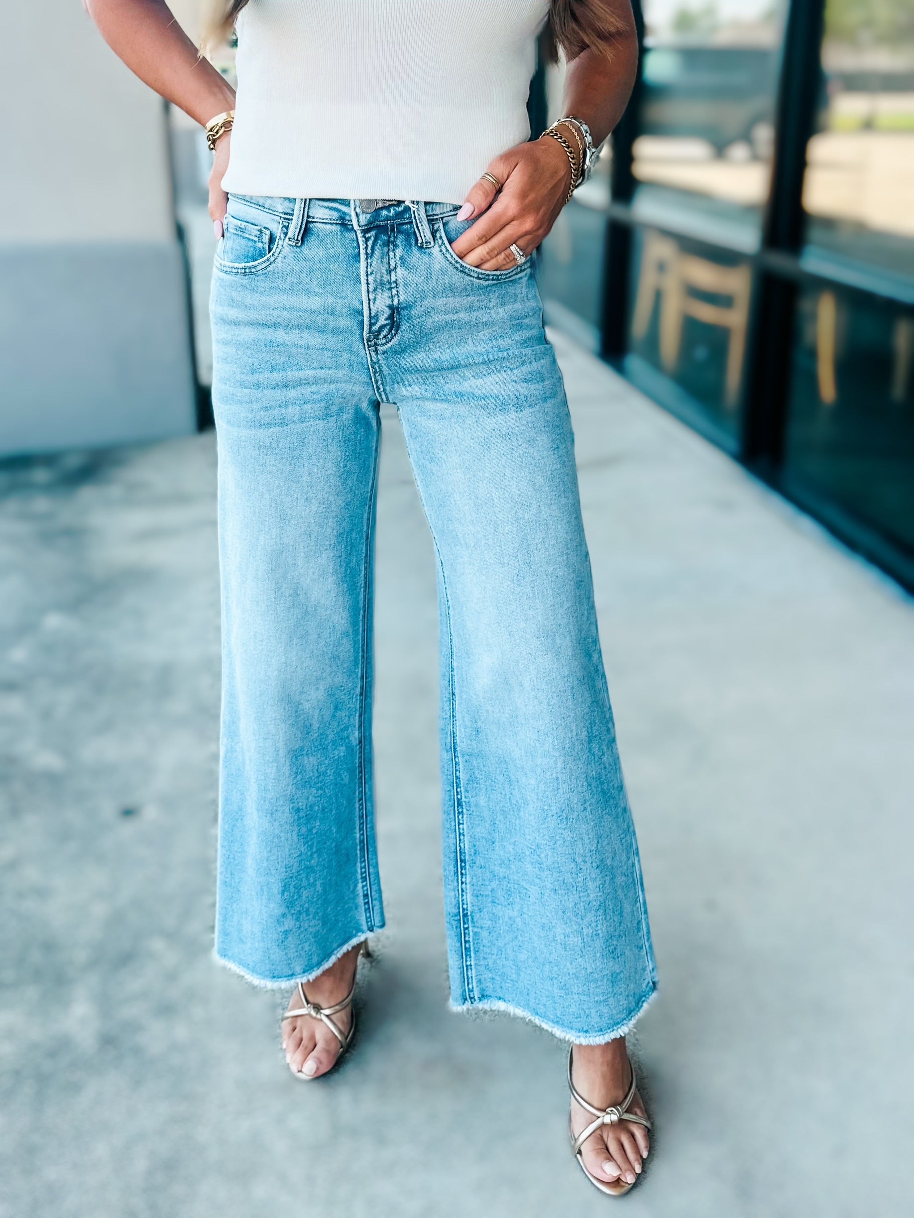 RESILIENT HIGH-RISE JEANS