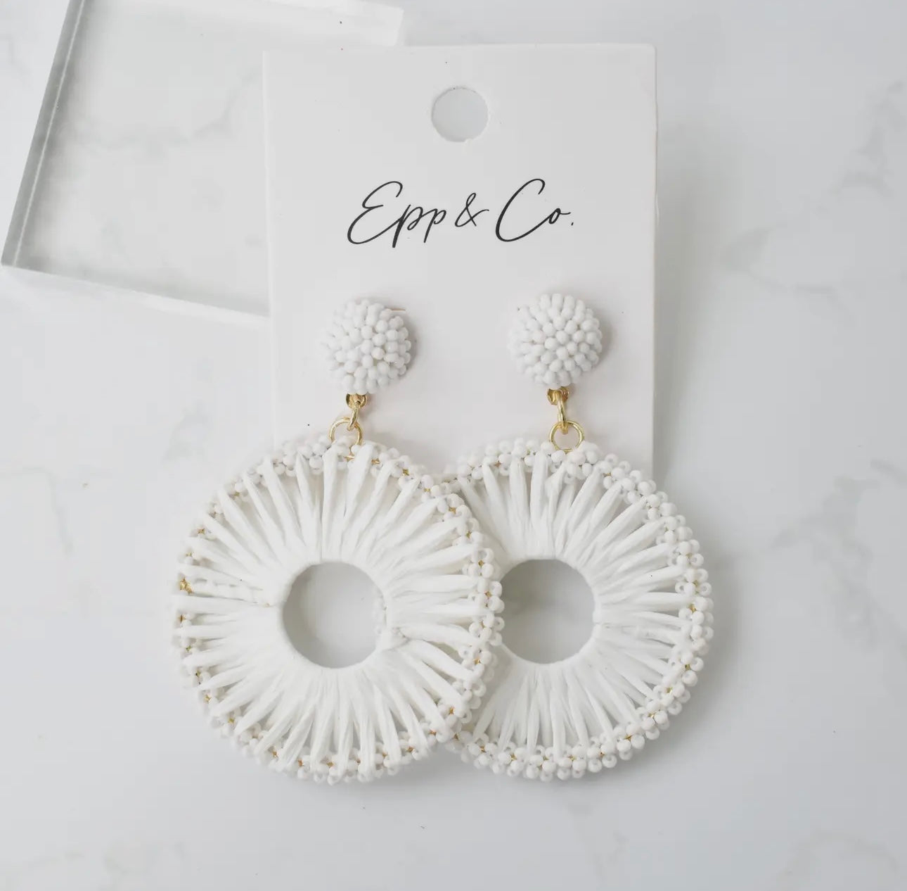 RAFFIA CIRCLE DROPS