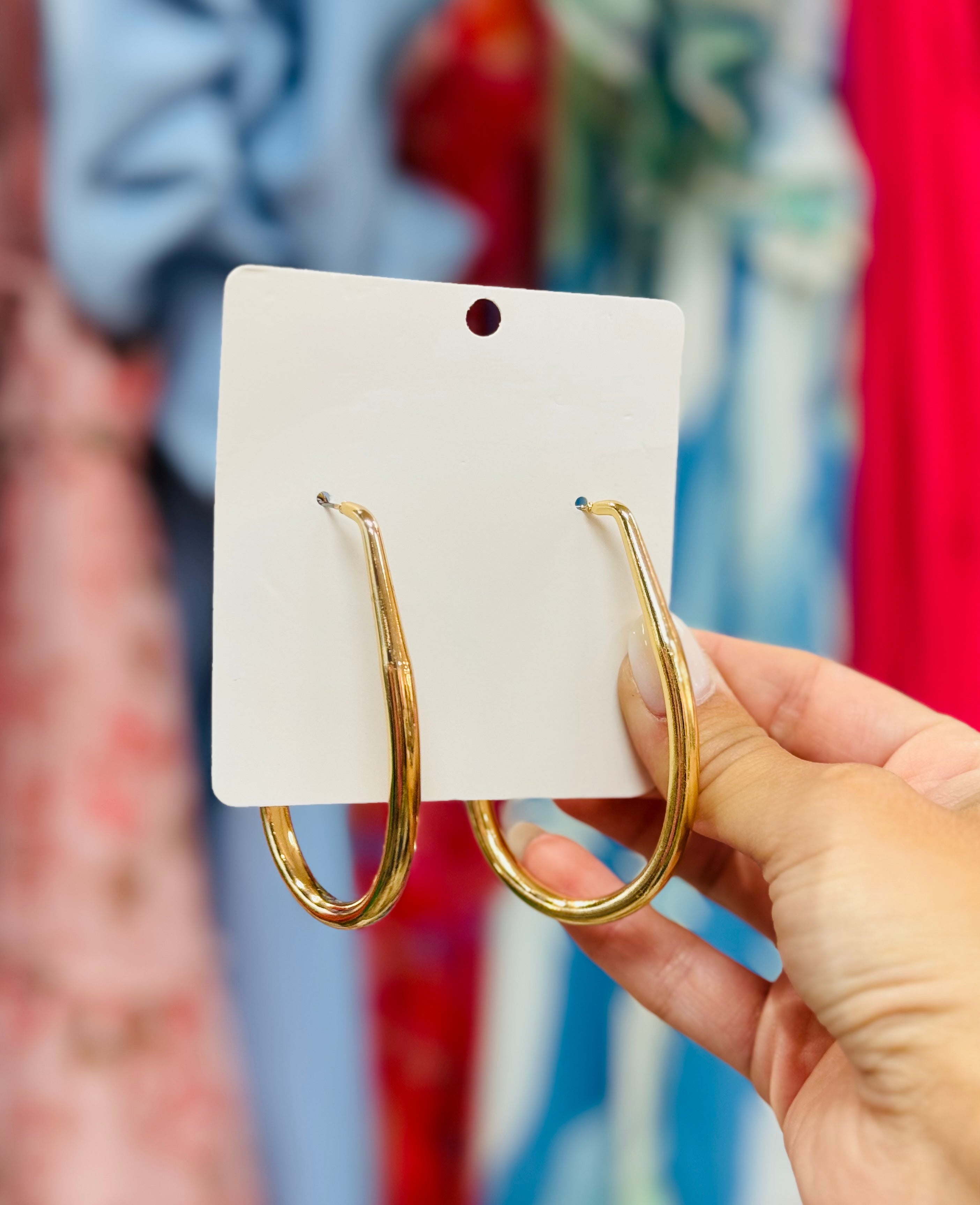 OVAL HOOP EARRING
