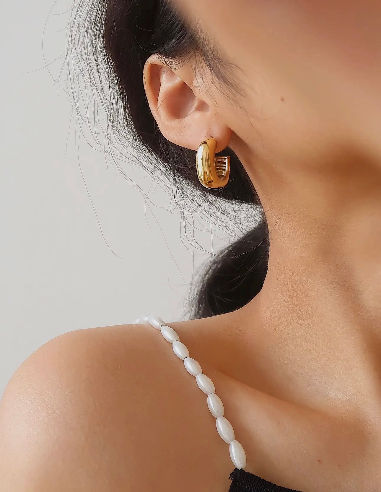 DEMI HOOP EARRING