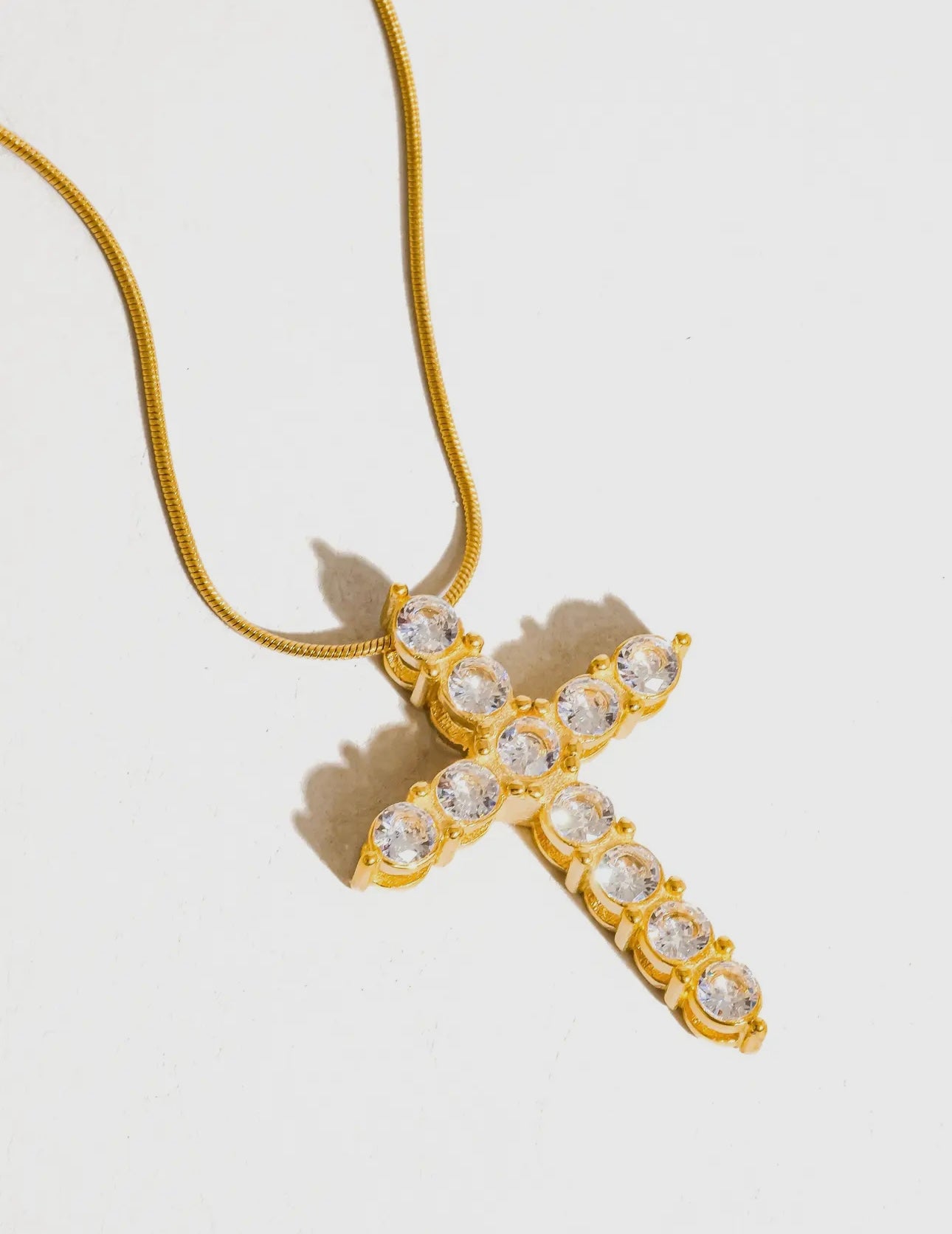 WR RAVEN CROSS NECKLACE