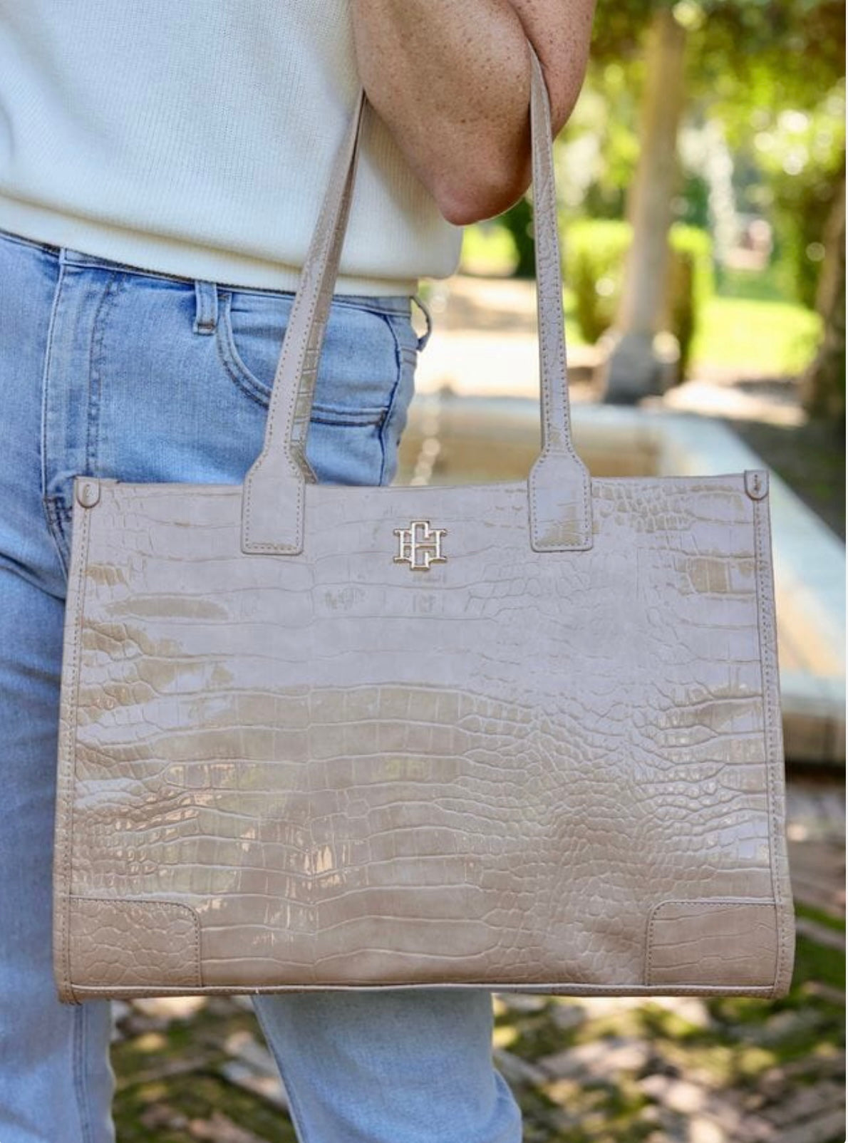 SHANE TOTE