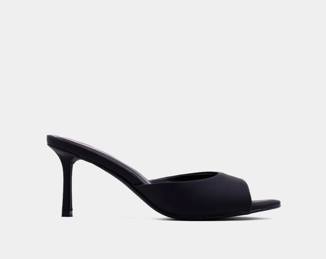 ELAINE HEEL