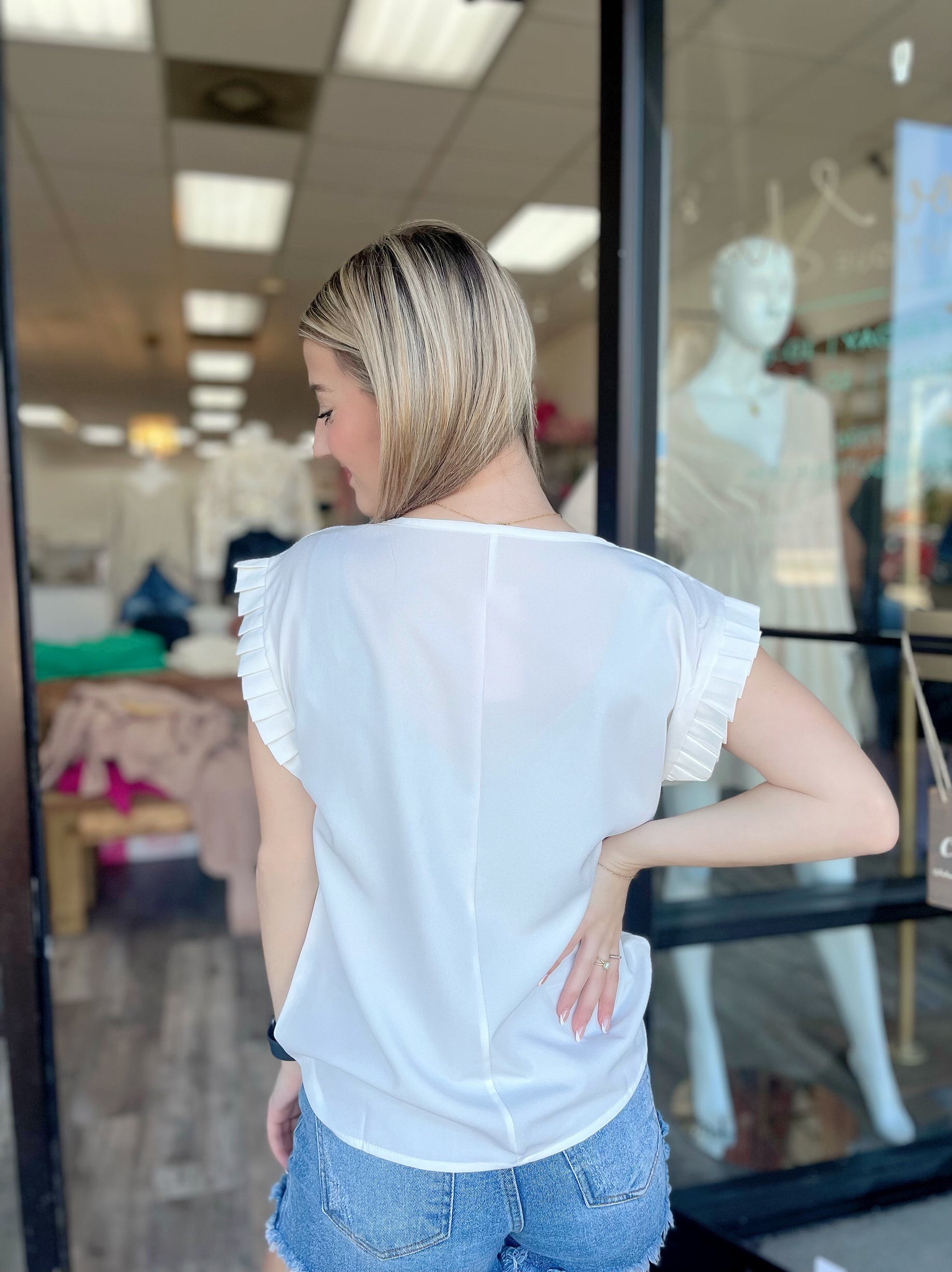 PLEATED SLEEVE WHITE TOP