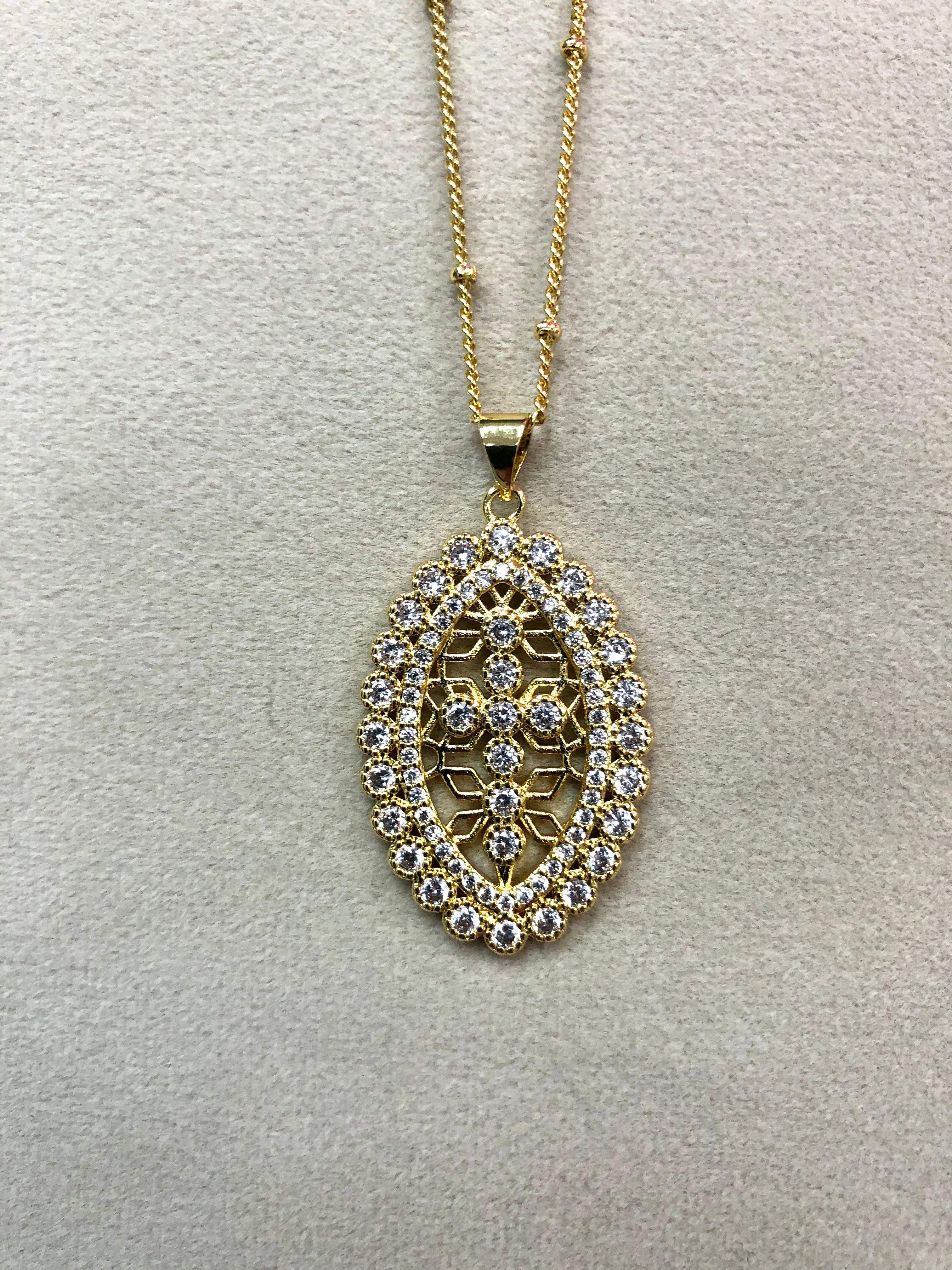 LK GRACE MEDALLION NECKLACE